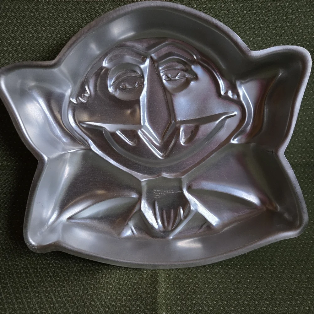 The Count From Sesame Street Cake Pan Vintage 1977